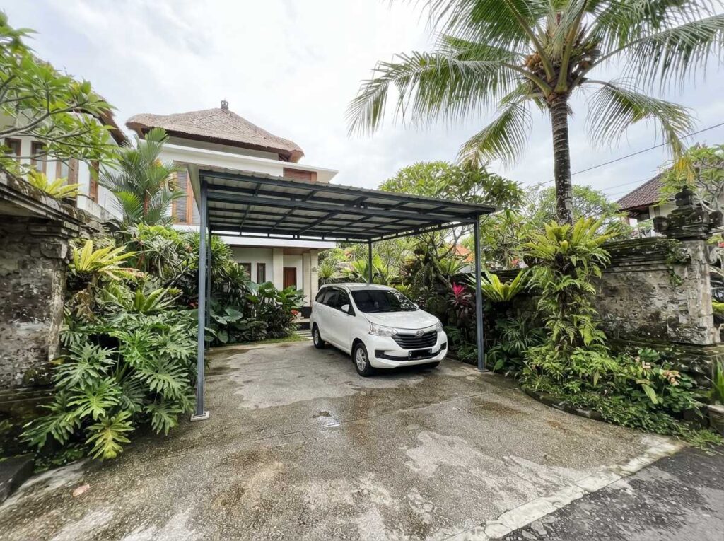 nspirasi desain peneduh teras rumah minimalis modern dengan rincian harga kanopi per m2 Bali yang transparan.